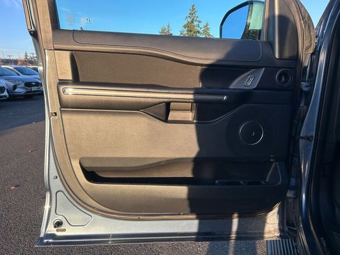 Used 2020 Ford Expedition XLT image 23