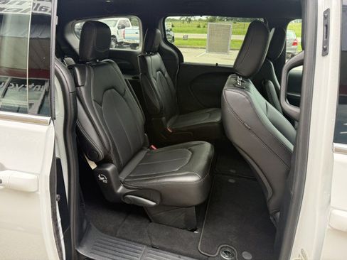 Used 2026 Chrysler Pacifica Select FWD image 22