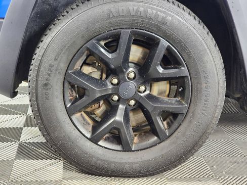 Used 2017 Jeep Cherokee Trailhawk AWD/4WD image 37