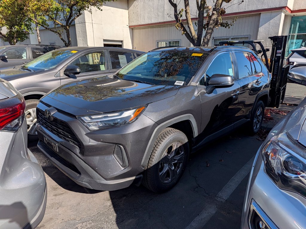 Used 2022 Toyota RAV4 XLE w/ Convenience Package FWD image 3