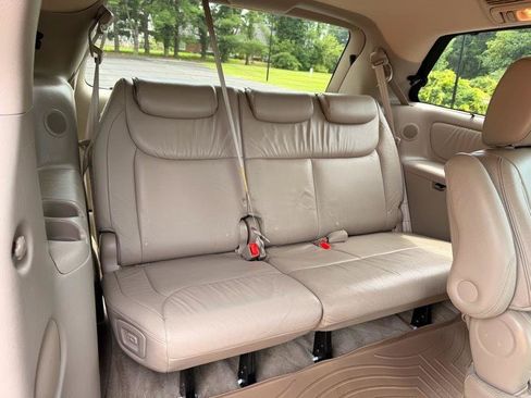 Used 2010 Toyota Sienna FWD image 19