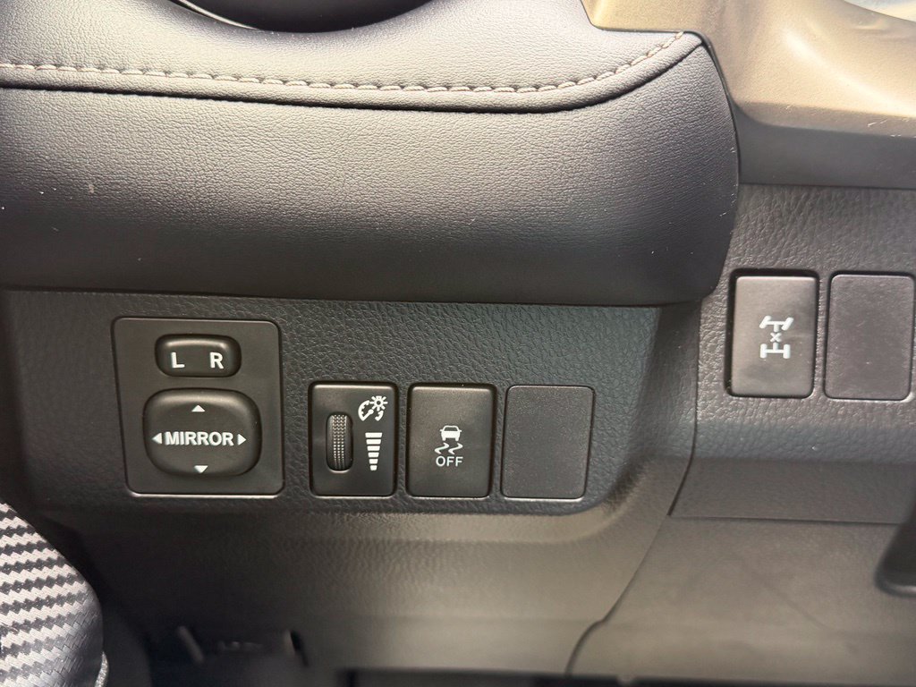 Used 2015 Toyota RAV4 XLE AWD/4WD image 11