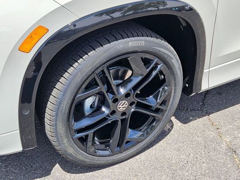New 2026 Volkswagen Tiguan SE R-Line FWD image 10