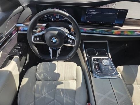 Used 2025 BMW 760i xDrive w/ Executive Package AWD/4WD image 4
