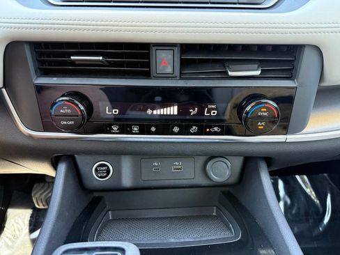 Used 2023 Nissan Rogue SV FWD image 28