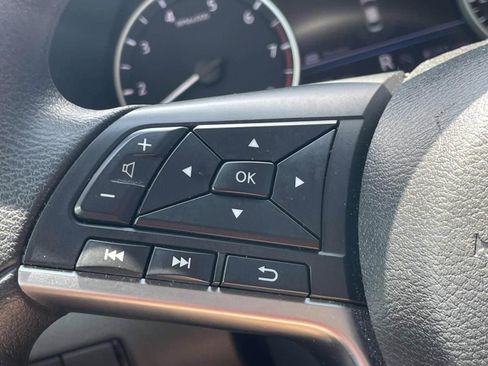 Used 2024 Nissan Sentra SV FWD image 22