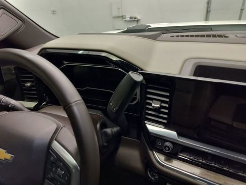 Used 2024 Chevrolet Silverado 2500 LTZ image 24