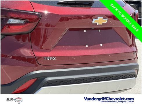 Used 2025 Chevrolet Trax LT w/ LT Convenience Package FWD image 6