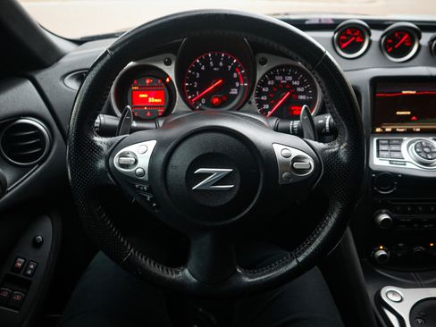 Used 2017 Nissan 370Z Touring image 18