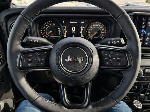 Used 2026 Jeep Gladiator Mojave AWD/4WD image 17