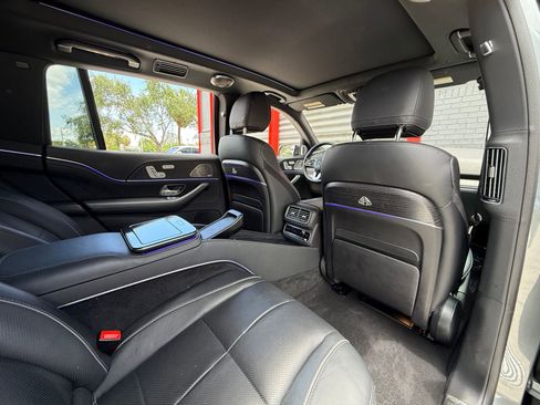 Used 2023 Mercedes-Benz Maybach GLS 600 4MATIC image 37