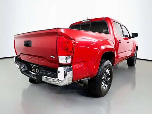 Used 2017 Toyota Tacoma SR5 w/ Tow Package image 4