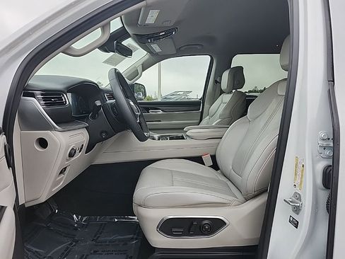 Used 2023 Jeep Wagoneer Series III w/ Preferred Equipment Group image 27