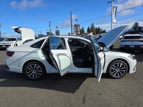 New 2026 Volkswagen Jetta SE image 17