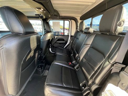 Used 2022 Jeep Gladiator Overland w/ Popular Equipment Package image 19