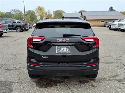 Used 2024 GMC Terrain SLE w/ Driver Convenience Package image 4