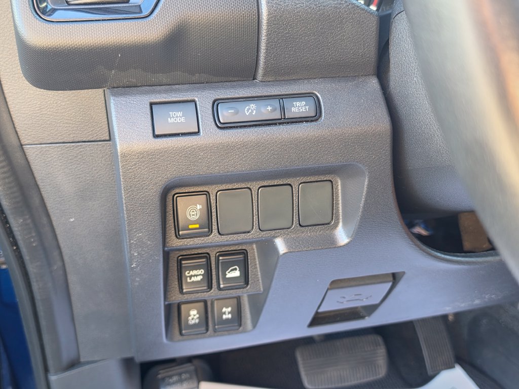 Used 2023 Nissan Frontier PRO-4X w/ Technology Package AWD/4WD image 17