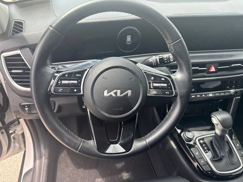 Certified 2024 Kia Seltos EX FWD image 11