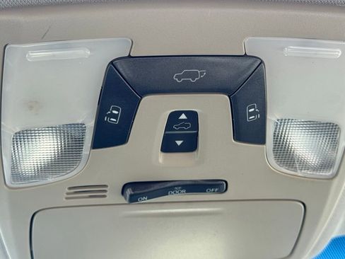 Used 2016 Toyota Sienna XLE image 32