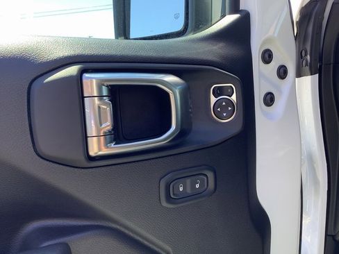 New 2025 Jeep Wrangler Rubicon w/ Xtreme 35 Tire Package image 10