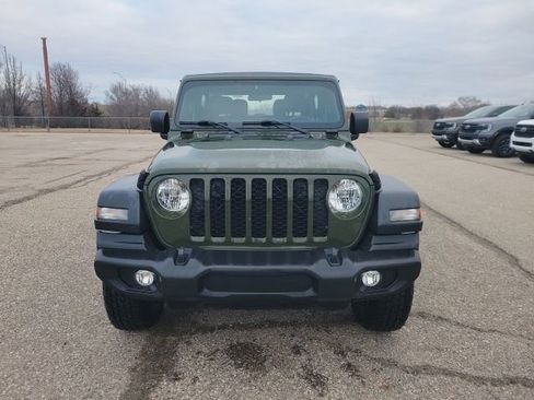 Used 2024 Jeep Wrangler Sport image 19