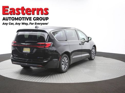 Used 2023 Chrysler Pacifica Touring-L FWD image 42