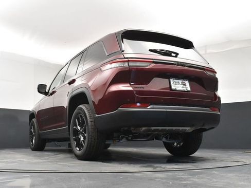 New 2026 Jeep Grand Cherokee Altitude image 22
