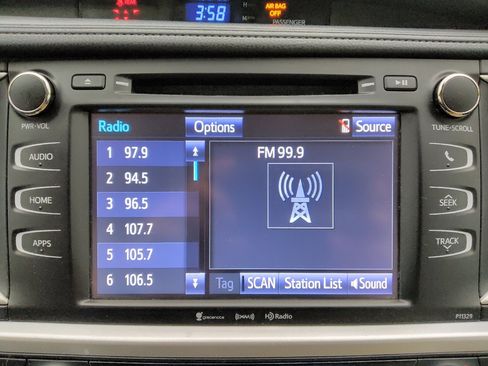 Used 2018 Toyota Highlander Plus FWD image 25