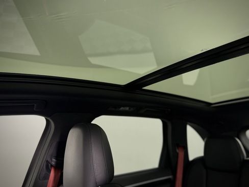 Used 2016 Porsche Cayenne S image 31