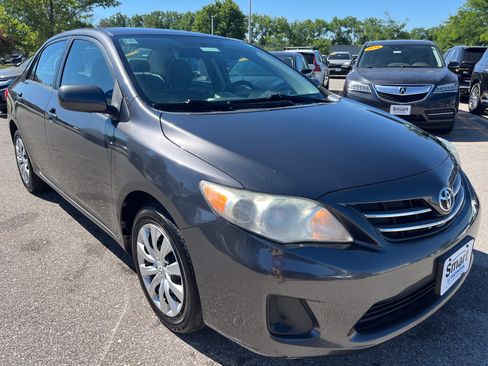 Used 2013 Toyota Corolla LE FWD image 3