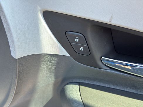 Used 2021 Chevrolet Bolt Premier w/ Infotainment Package FWD image 60