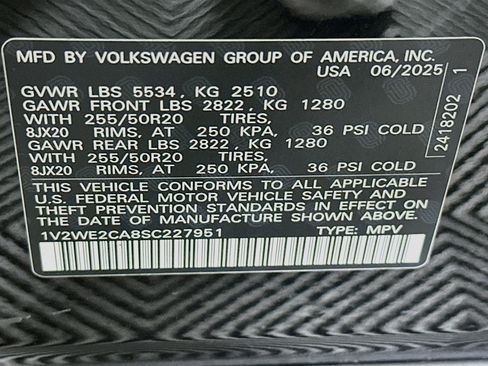 Used 2025 Volkswagen Atlas Cross Sport SE FWD image 12
