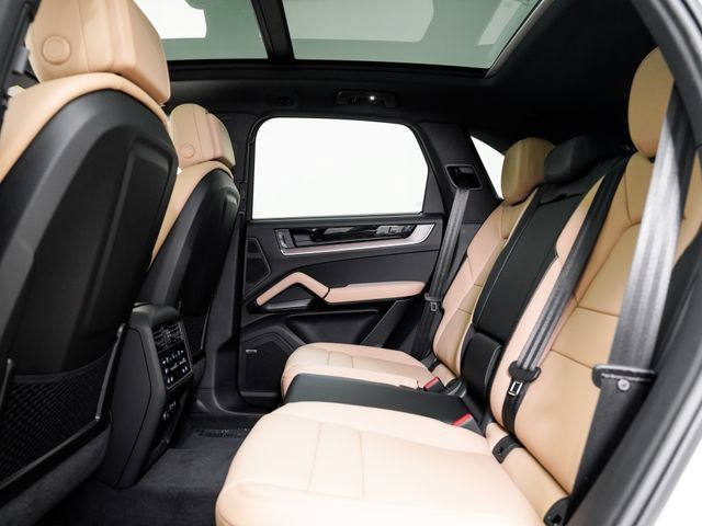 Certified 2026 Porsche Cayenne AWD/4WD image 24