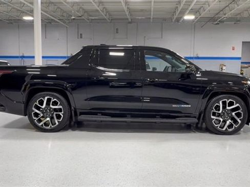 New 2025 Chevrolet Silverado EV RST image 3