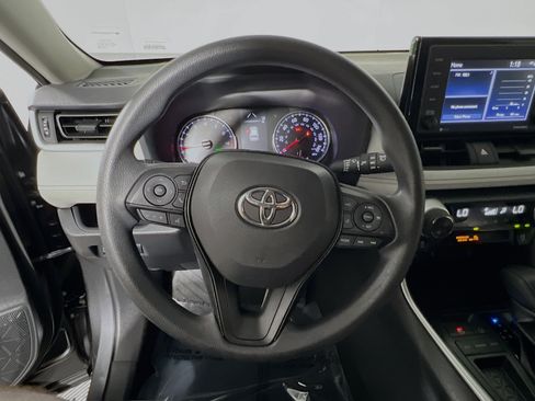 Used 2020 Toyota RAV4 XLE FWD image 18