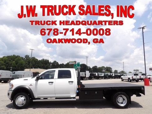 Used 2024 RAM 5500 Tradesman w/ Chrome Appearance Group AWD/4WD image 2