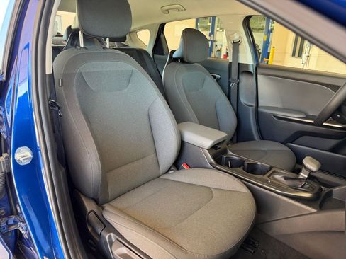 Used 2025 Kia K4 LXS image 32