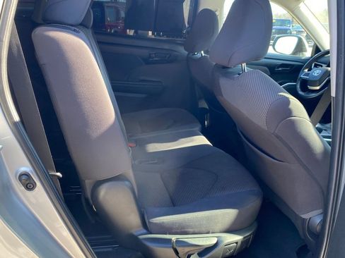 Used 2023 Toyota Highlander LE image 18