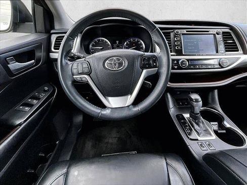 Used 2016 Toyota Highlander XLE AWD/4WD image 7