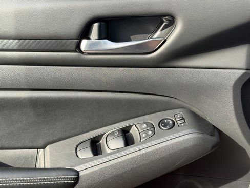 Used 2025 Nissan Altima 2.5 SV image 21