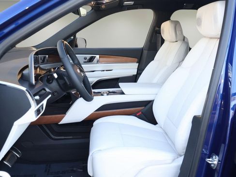 New 2026 Cadillac Vistiq Sport w/ LPO, Floor Liner Package image 13