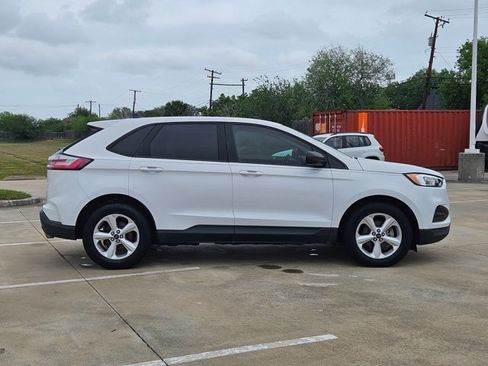 Used 2019 Ford Edge SE image 4