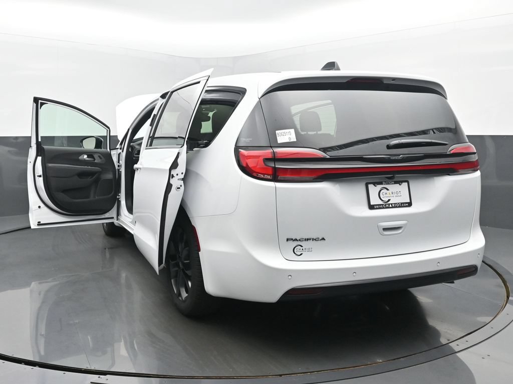 New 2026 Chrysler Pacifica Select FWD image 56