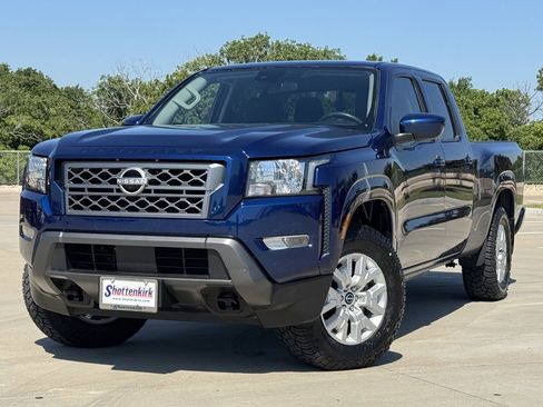 Used 2023 Nissan Frontier SV w/ Technology Package AWD/4WD image 2