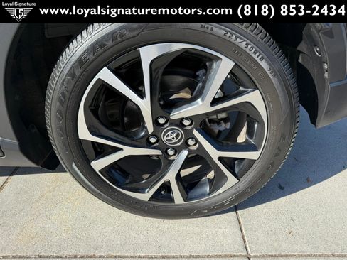 Used 2019 Toyota C-HR XLE image 11