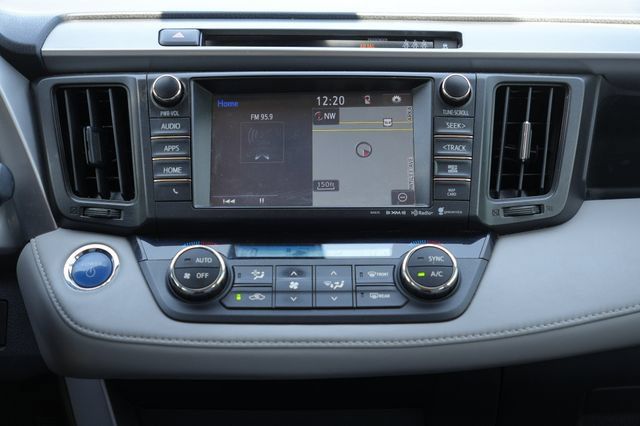 Used 2017 Toyota RAV4 XLE w/ Carpet Mat Package AWD/4WD image 20