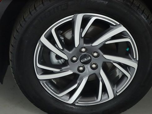 Certified 2024 Lincoln Corsair AWD image 37