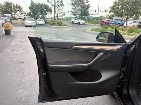 Used 2023 Tesla Model Y Long Range AWD/4WD image 10