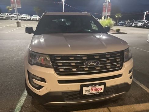 Used 2017 Ford Explorer XLT w/ Equipment Group 202A image 5