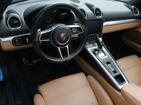 Used 2018 Porsche 718 Boxster image 4